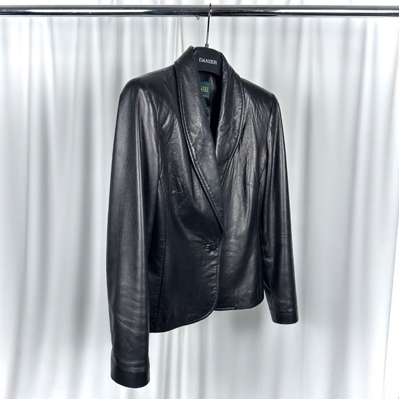 Vintage 1990’s Danier Leather Short Blazer in Soft Black Lambskin - S/M - Picture 3 of 11